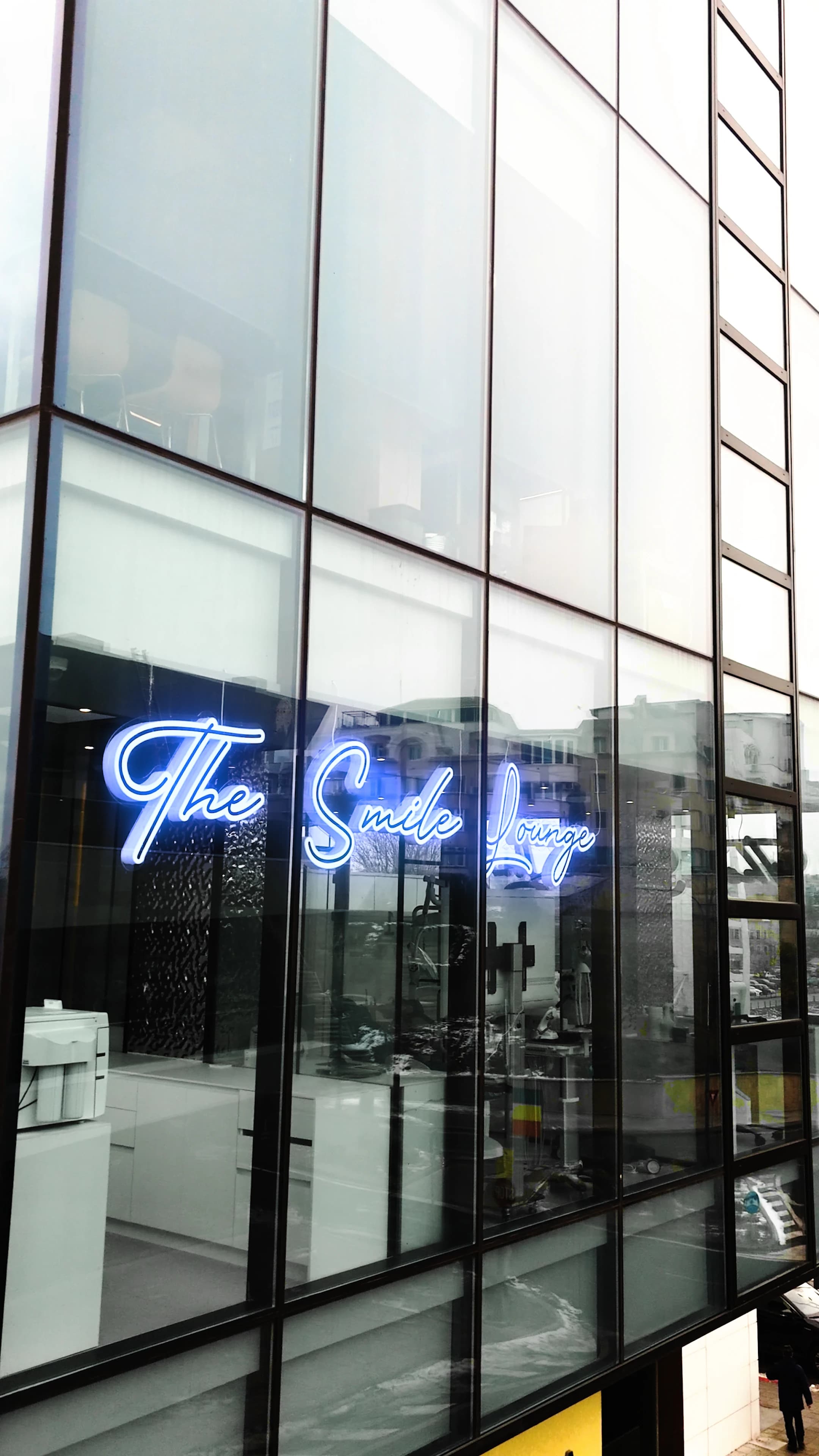Exteriorul clinicii dentare The Smile Lounge din Constanța